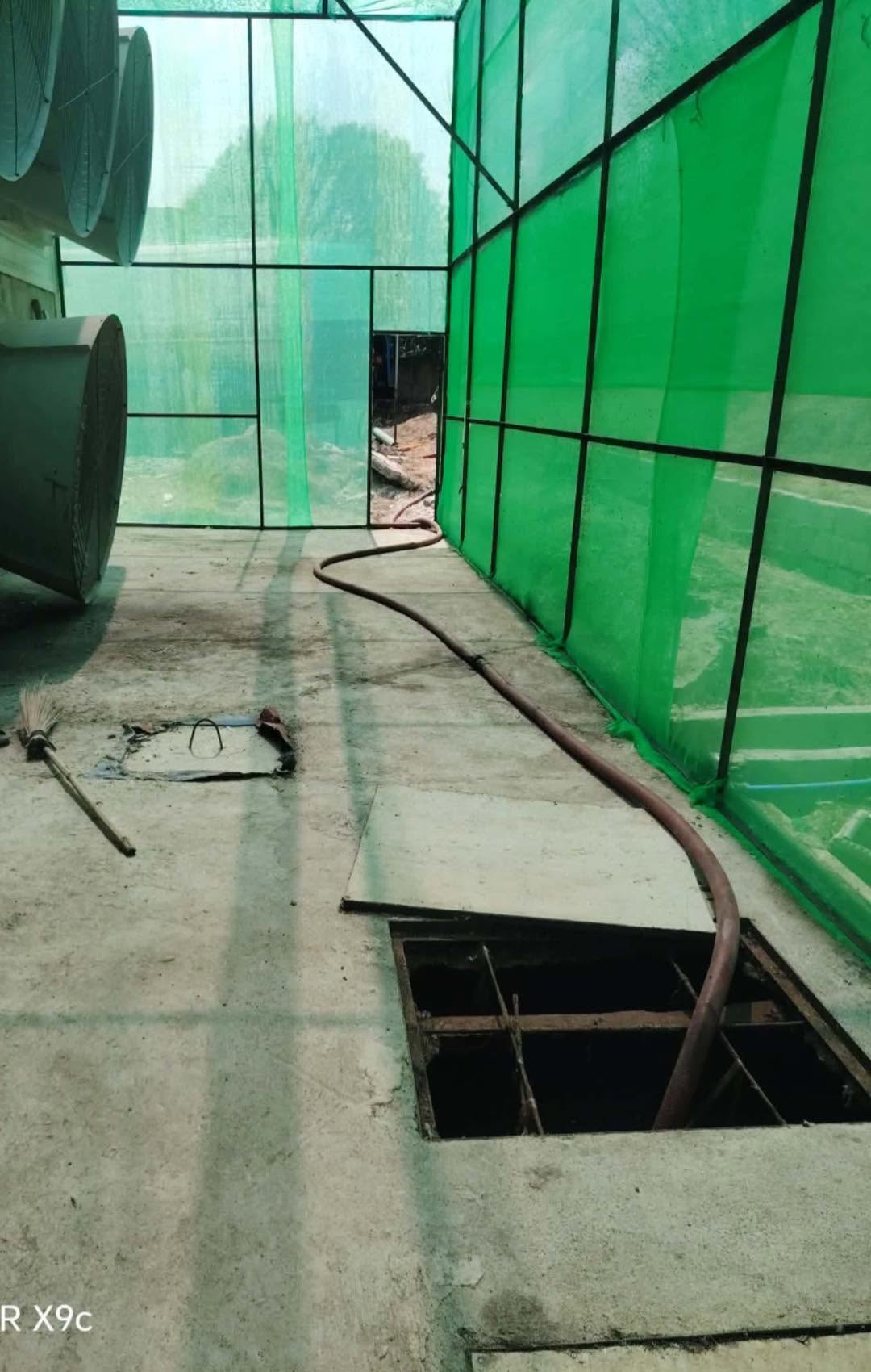 Sewer declogging tool